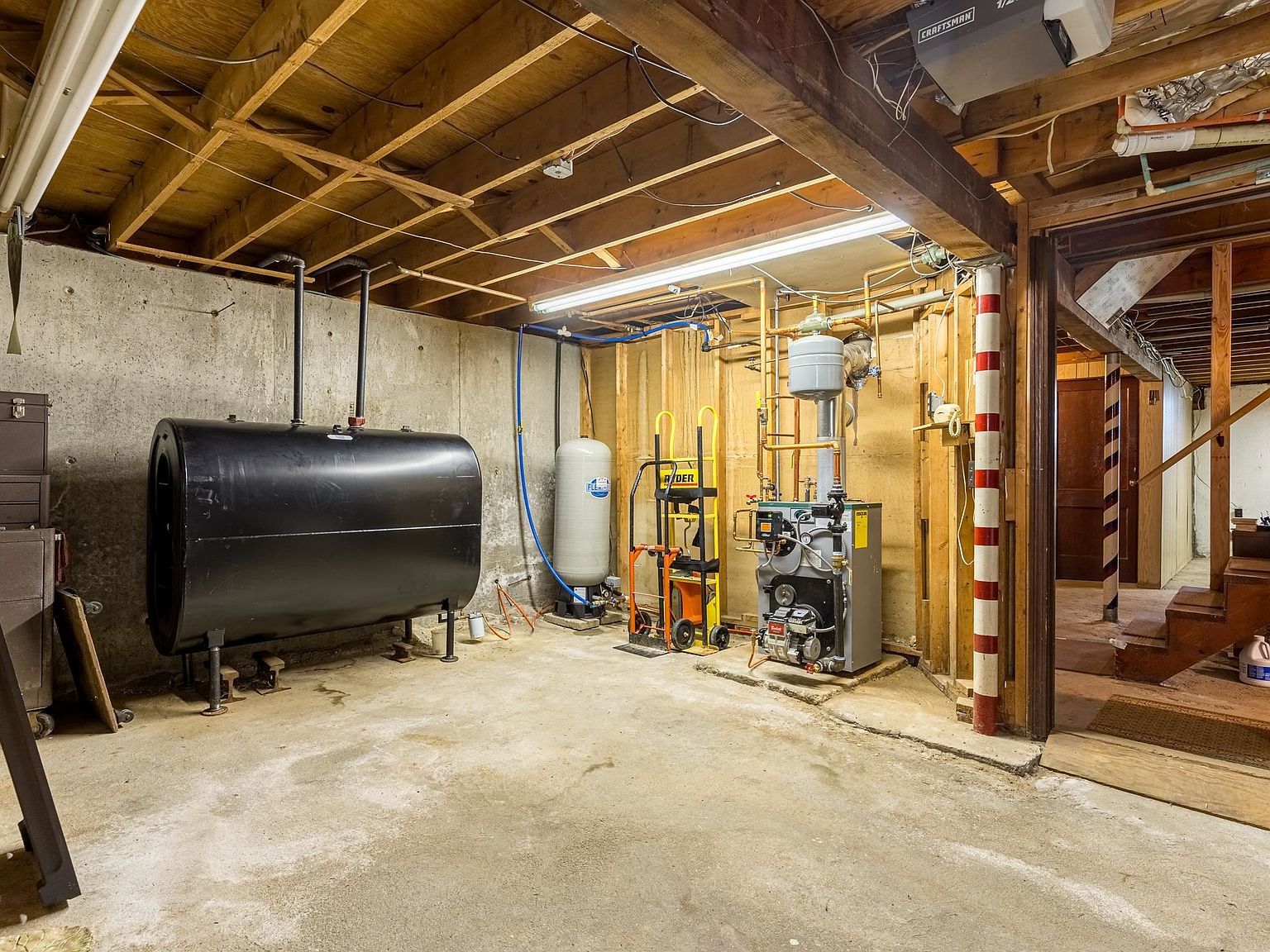 2 Roy St Raymond, NH 03077  | Single Family