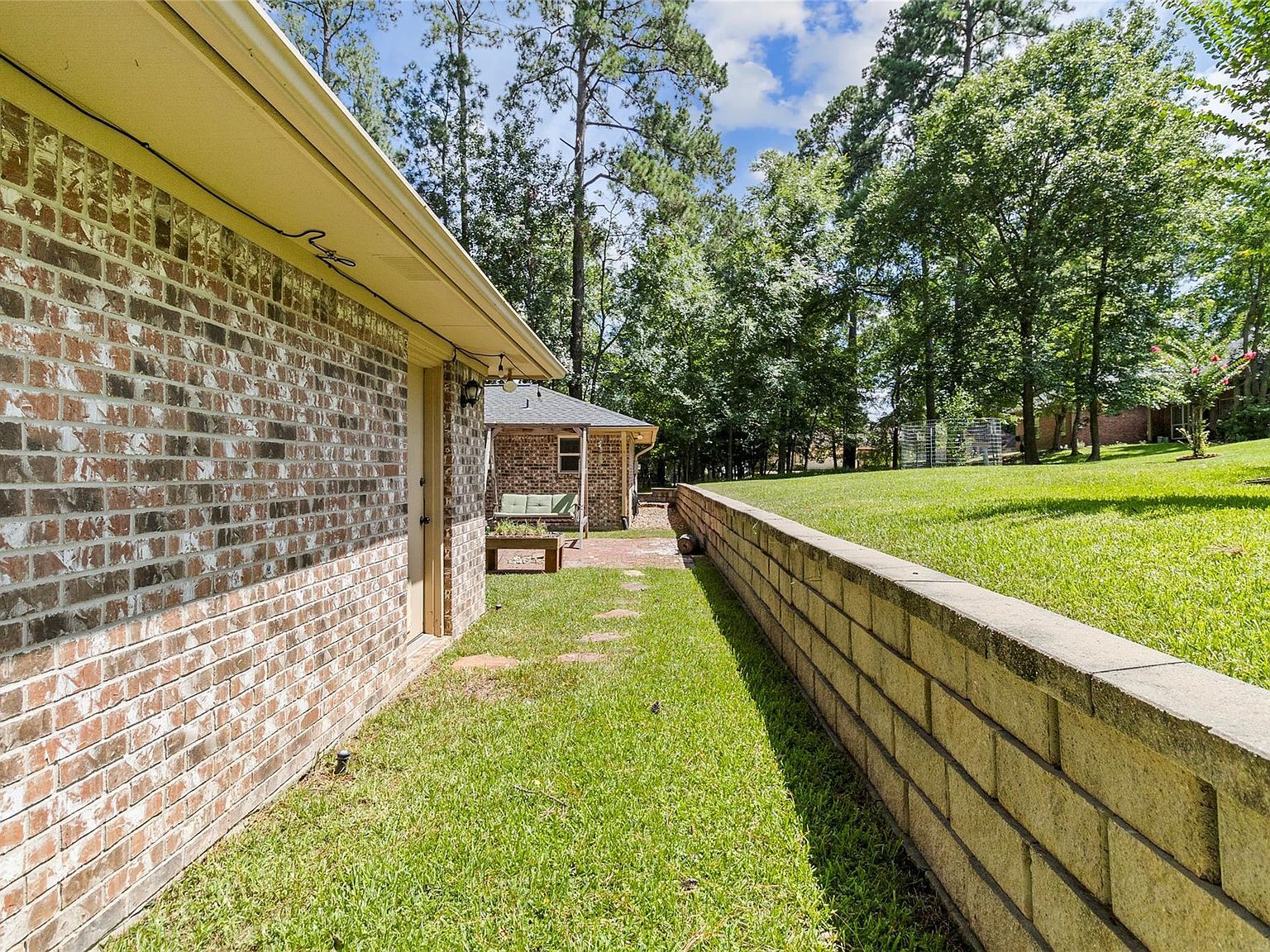 603 Hillcrest Dr Huntsville, TX 77340  | Single Family