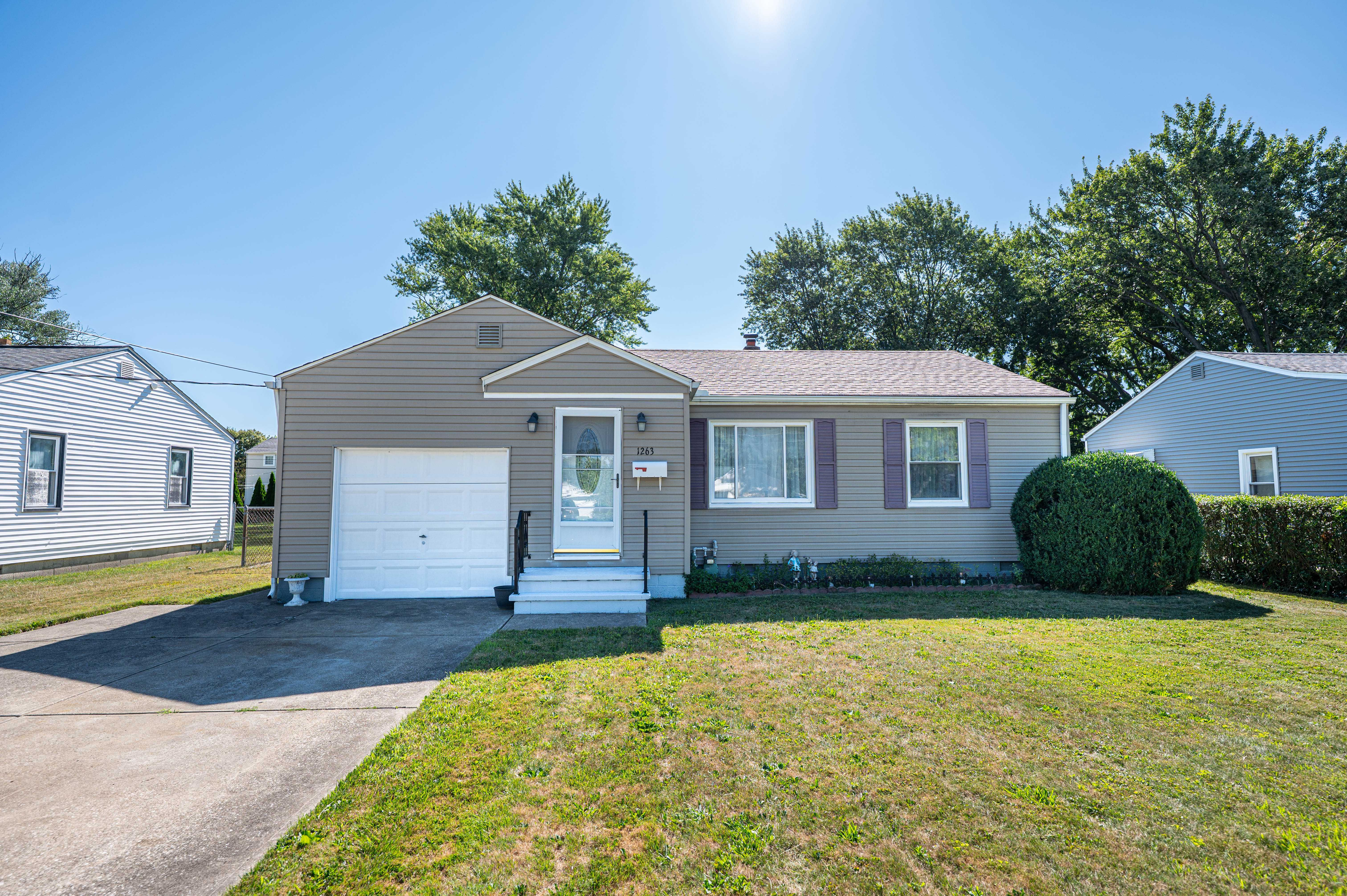 1263 Jakse Dr, Eastlake, OH, USA, 44095 - Thumbnail 2