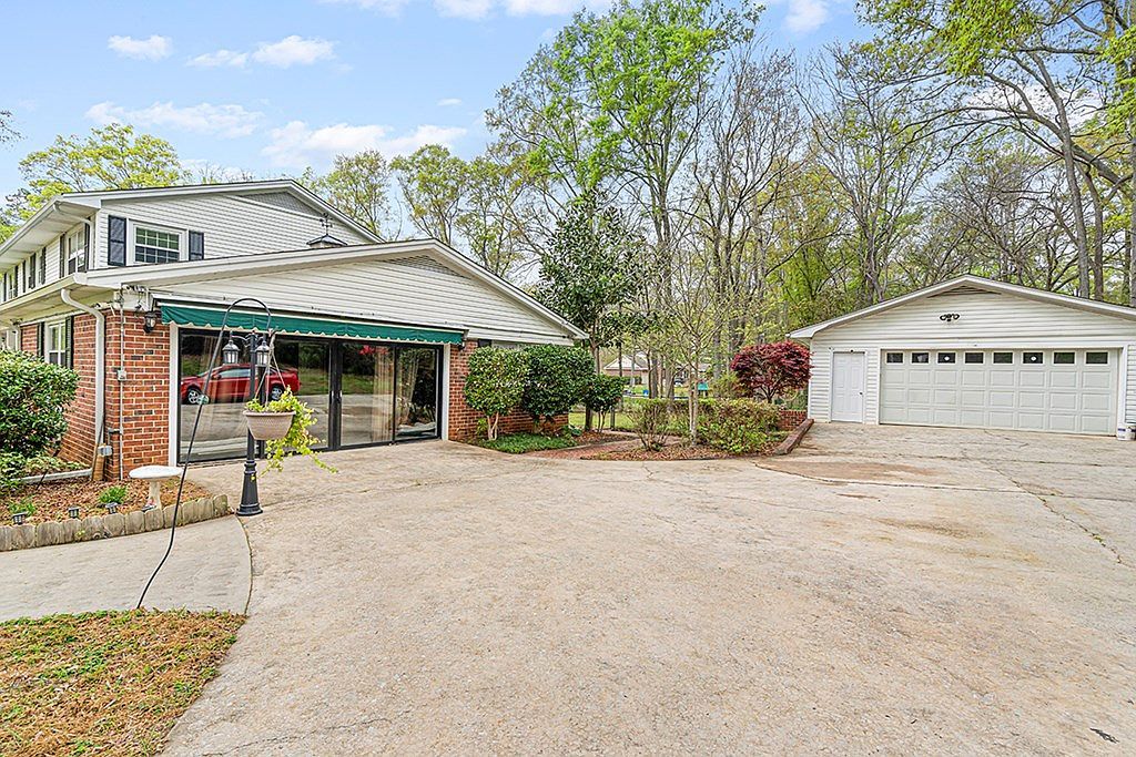 200 Sherwood Dr Laurens, SC 29360 | Single Family