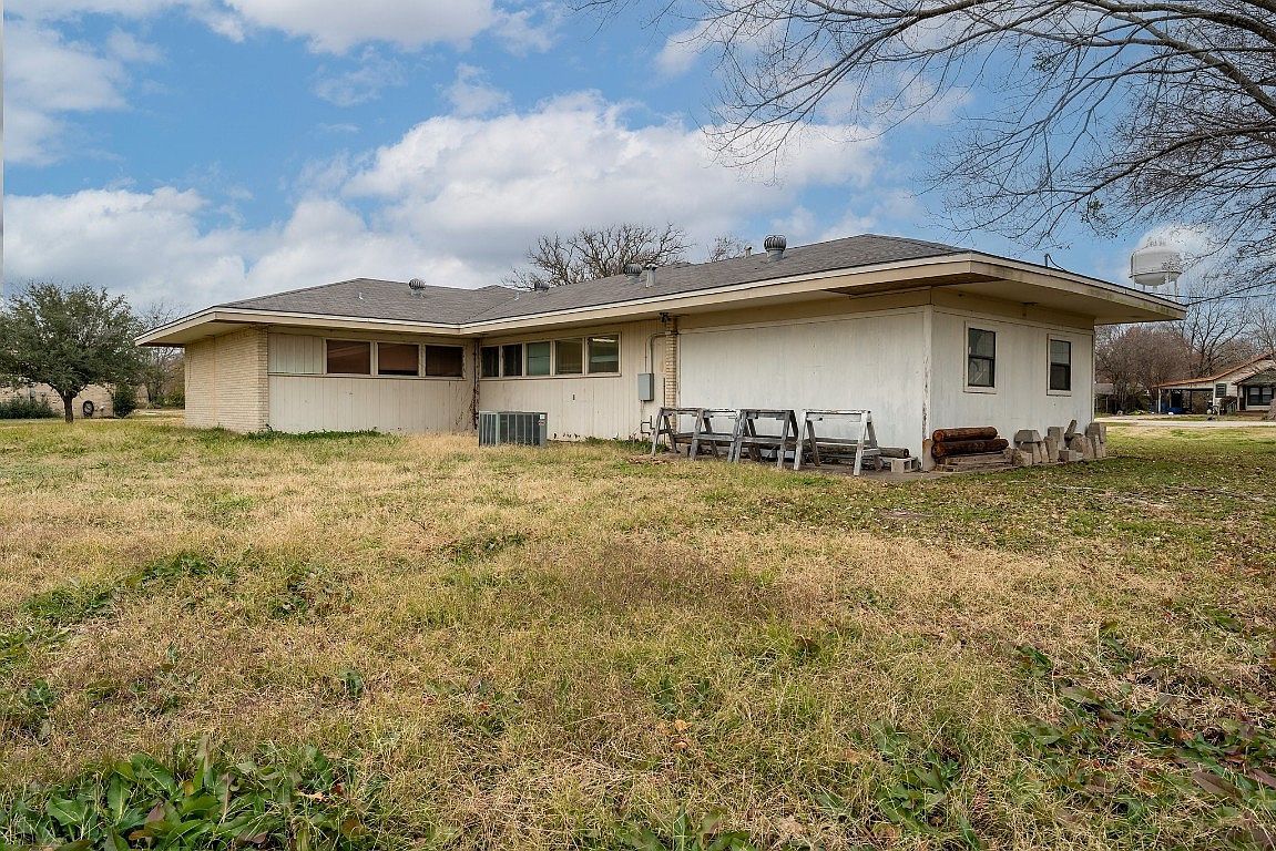 407 S Crockett St Edgewood, TX 75117  | Single Family