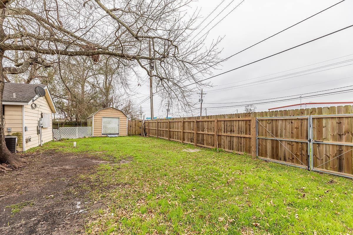 970 Charleston Cir Bridge City, TX 77611 | Single Family