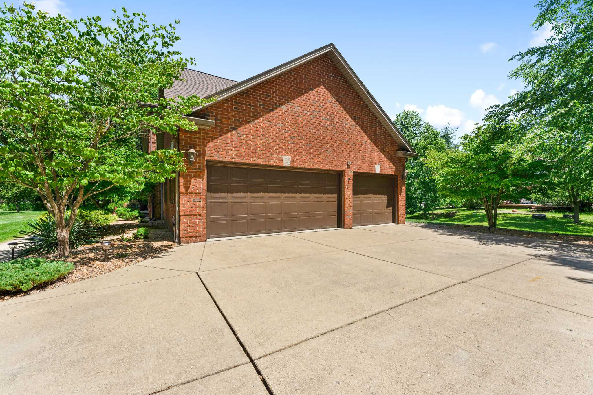 675 Saddlebrook Drive, Youngstown, OH, USA, 44512  | Single Family