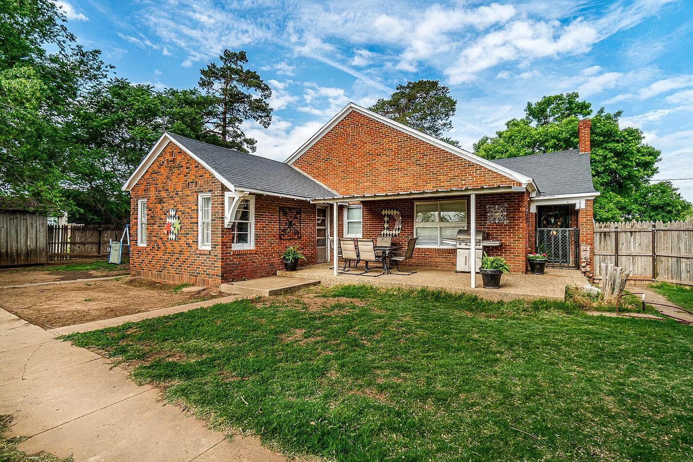 401 W Jones St Dimmitt, TX 79027  | Single Family