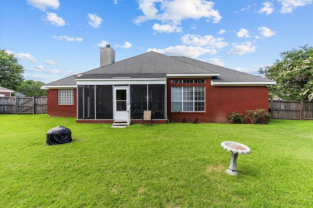 110 Lake Ln Headland, AL 36345 | Single Family