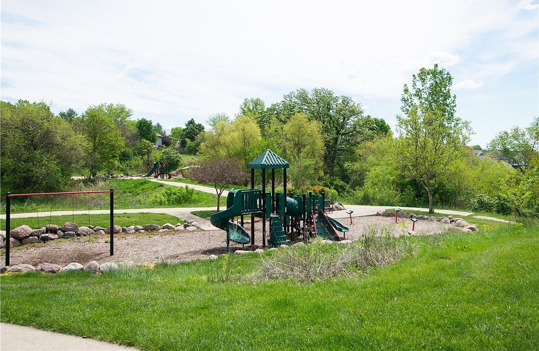 5070 Oakwood Ln West Des Moines, IA 50265  | Single Family