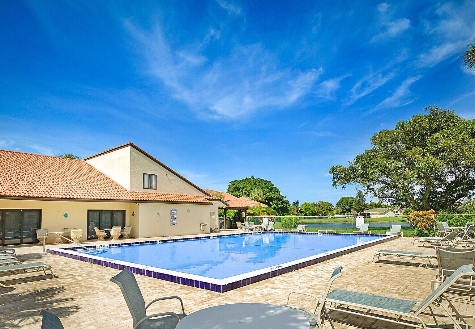 9 Via De Casas Sur APT 203 Boynton Beach, FL 33426  | Condominium