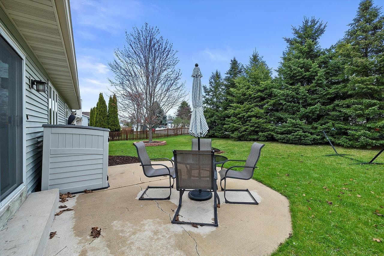 1182 Center St Hartford, WI 53027 | Single Family