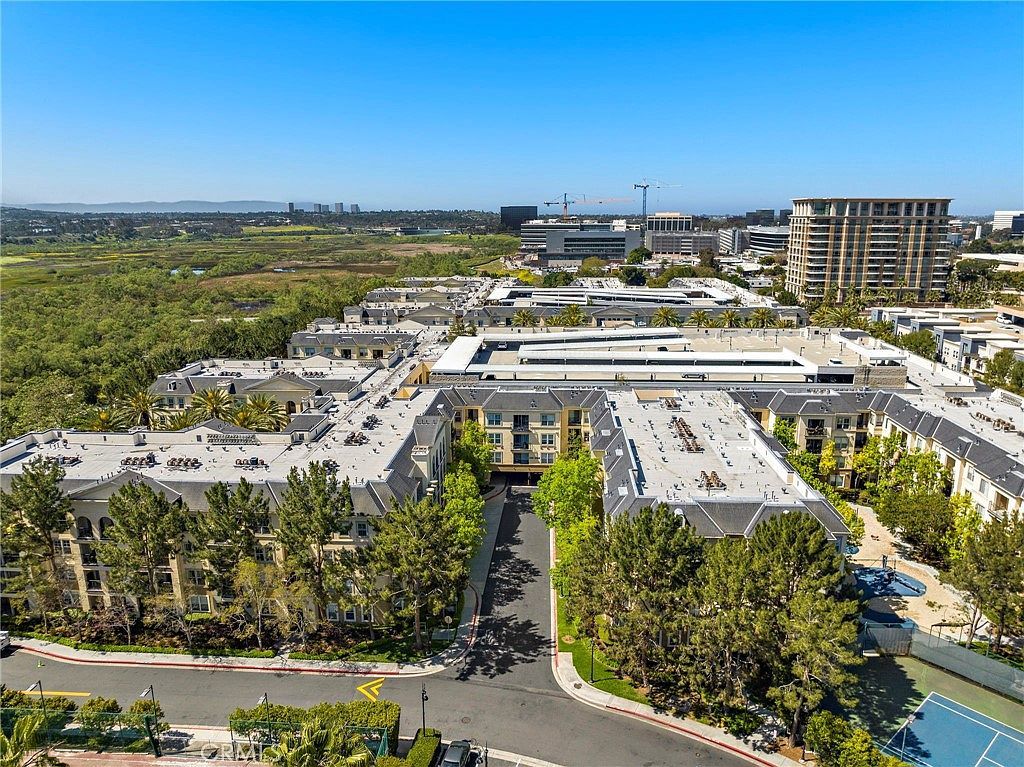 3131 Watermarke Pl Irvine, CA 92612 | Condominium