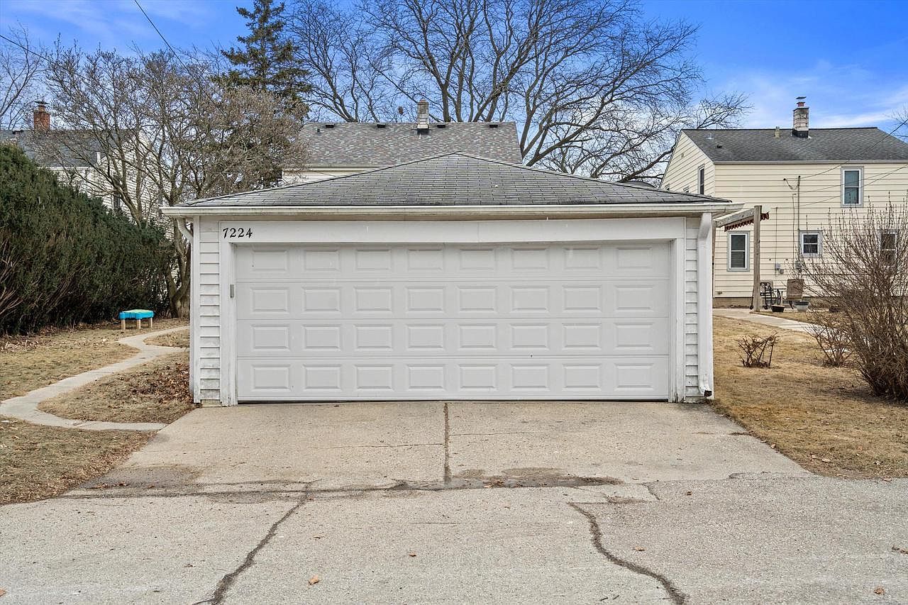 7224 W Bluemound Rd Wauwatosa, WI 53213  | Single Family