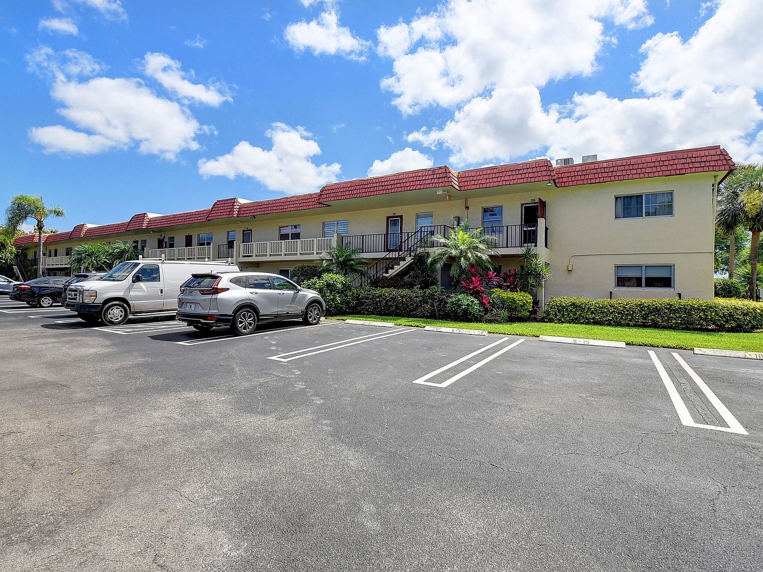 5 Abbey Ln APT 108 Delray Beach, FL 33446 | Condominium