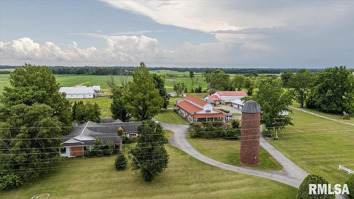 1807 E Main St Marion, IL 62959 - Thumbnail 3