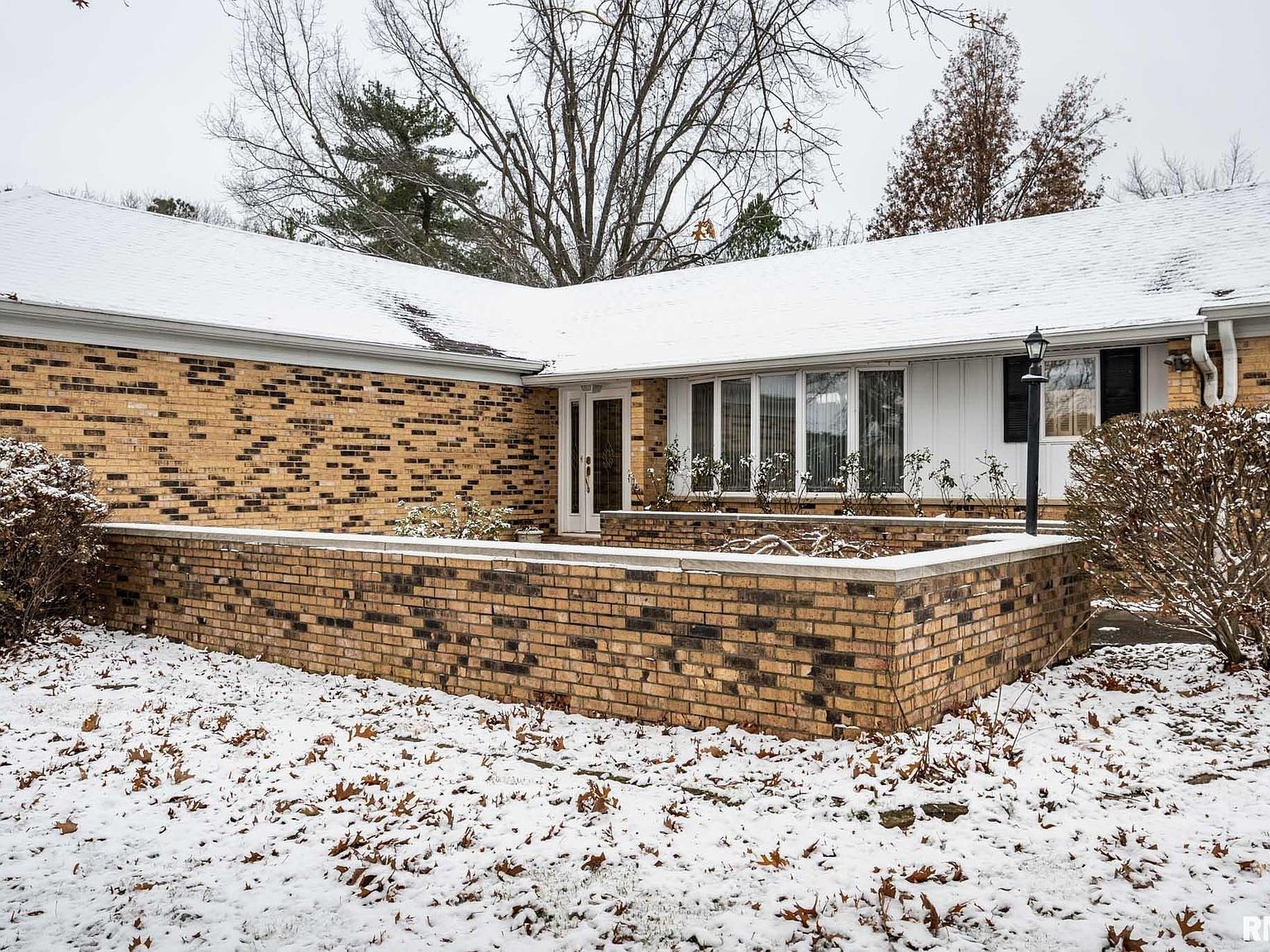 105 Woodlake Ln Eldorado, IL 62930 - Thumbnail 3