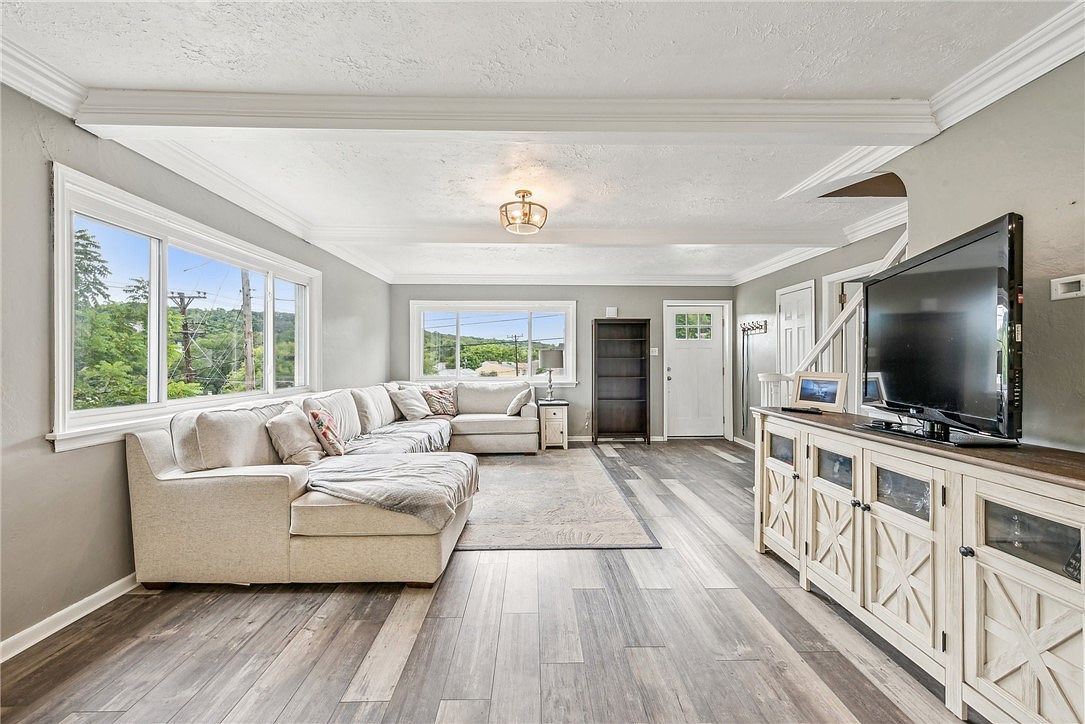 301 Lewis Ave Jeannette, PA 15644 - Thumbnail 3