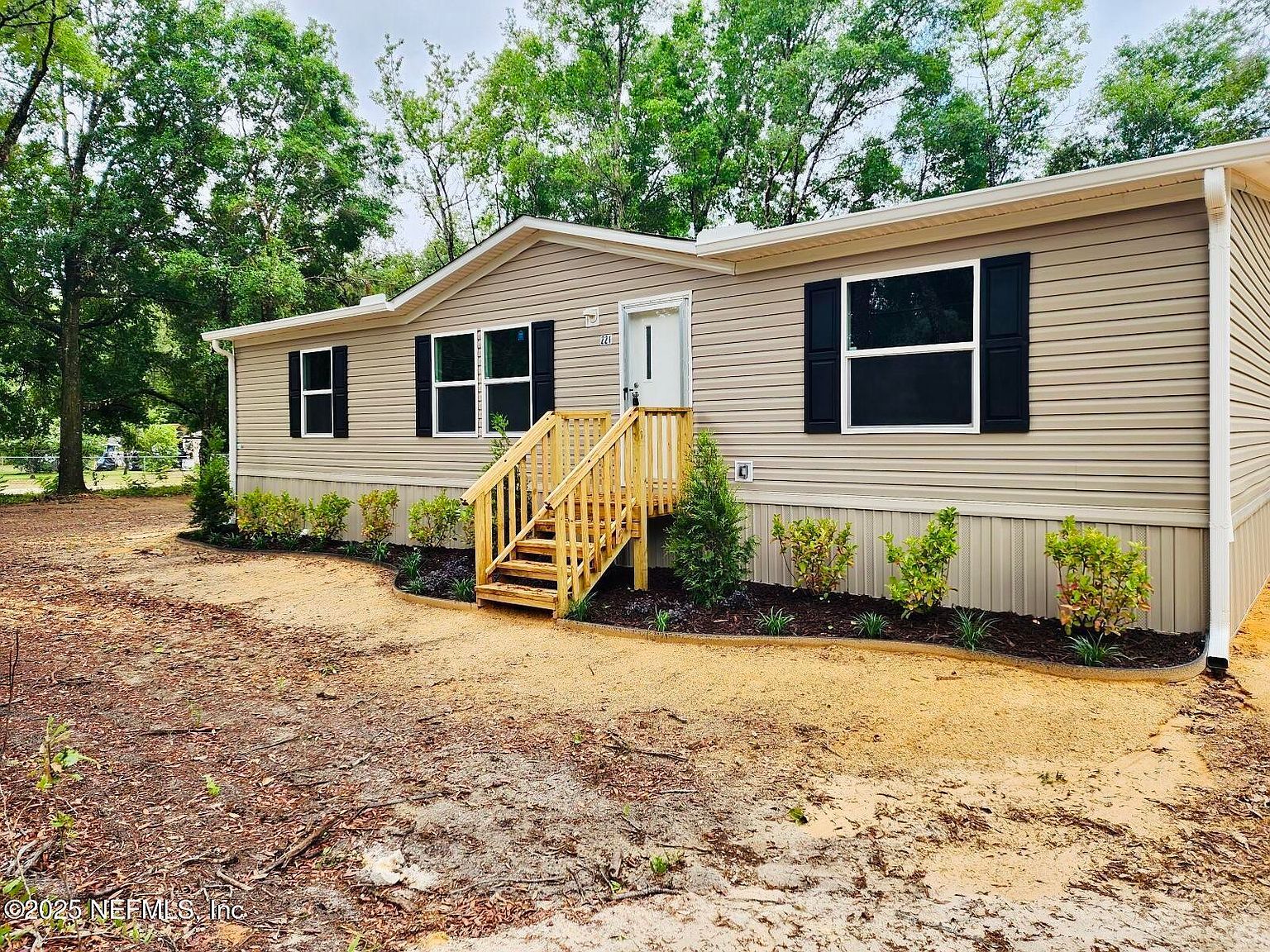 221 Maltas Ave Interlachen, FL 32148 - Thumbnail 3