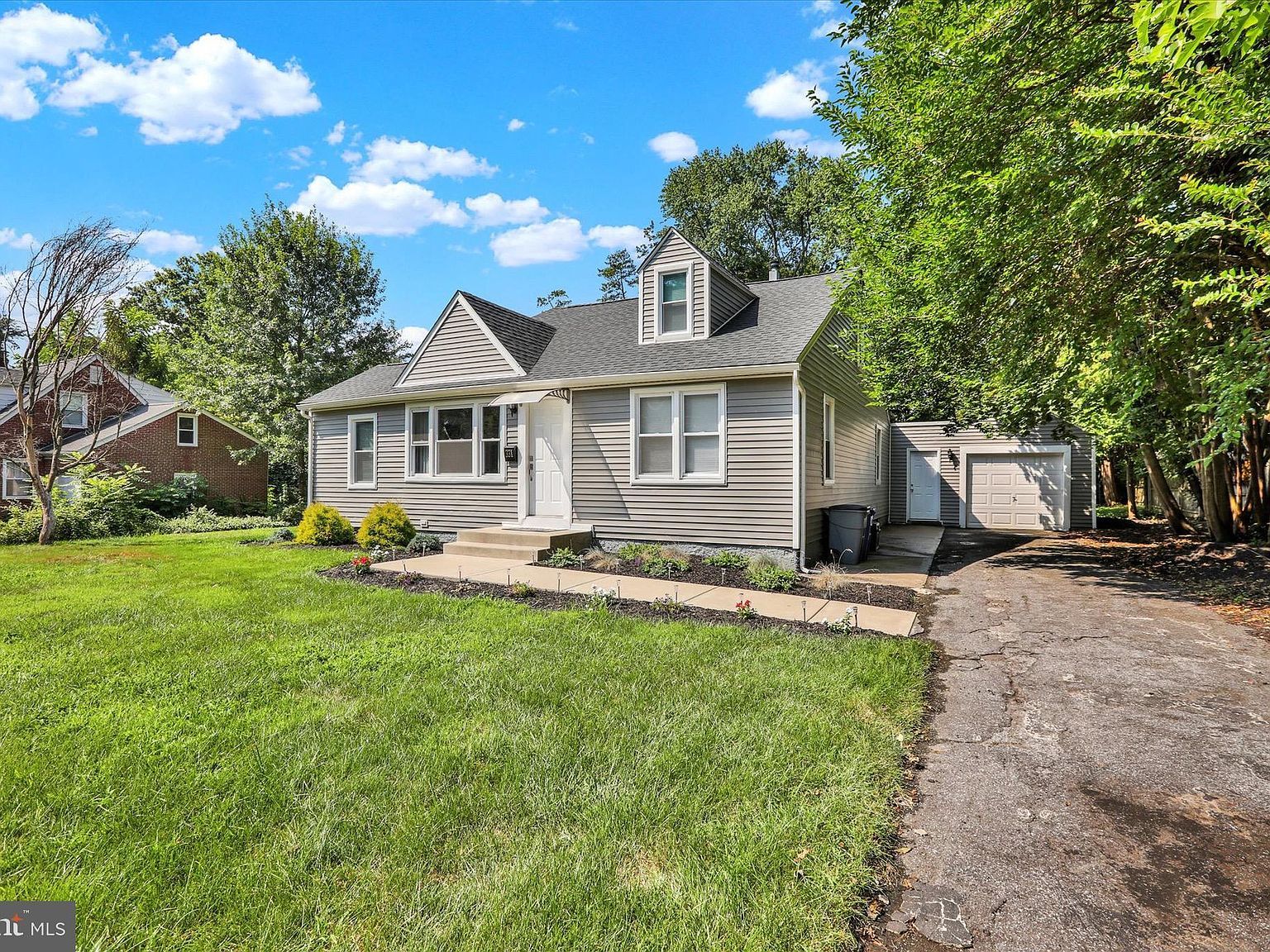 331 N Lafayette Ave Morrisville, PA 19067 - Thumbnail 3