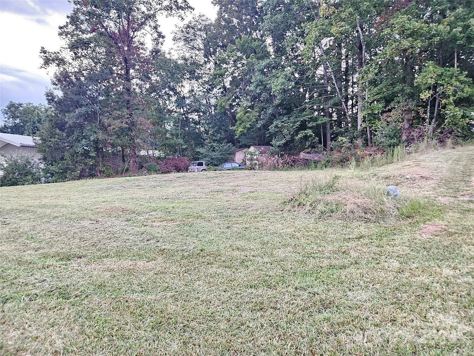 891 E Court St Marion, NC 28752 - Thumbnail 3