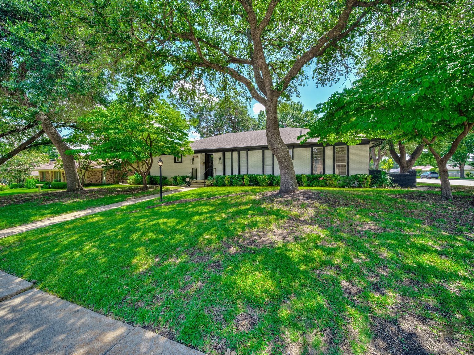 4606 Hazelhurst Ln Dallas, TX 75227 - Thumbnail 3