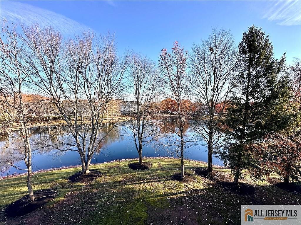 341 Wimbeldon Ct North Brunswick, NJ 08902 - Thumbnail 3