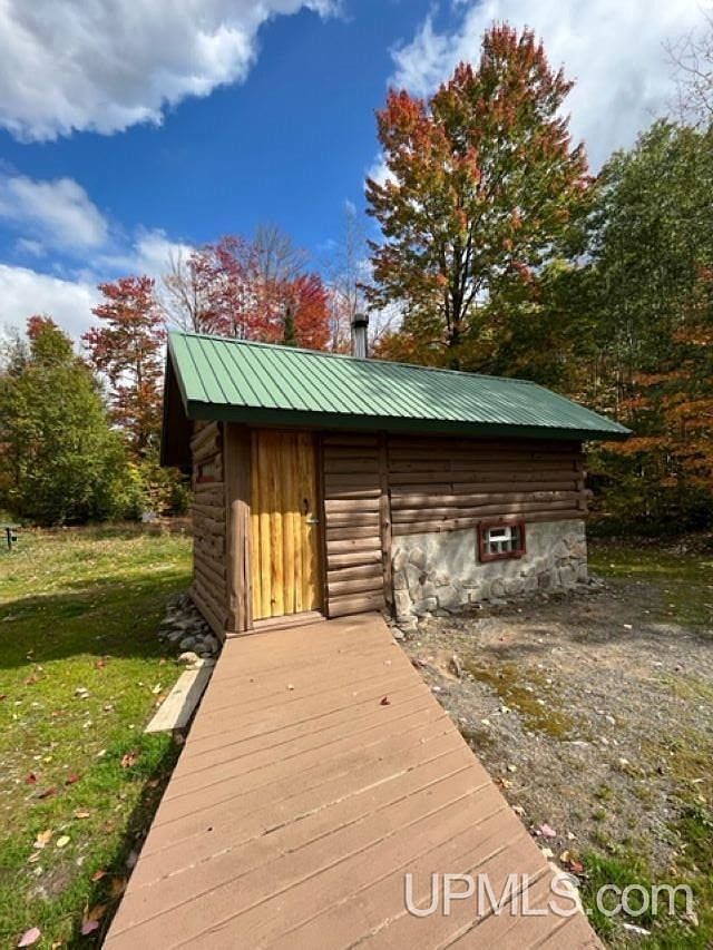 1207 Net River Rd Crystal Falls, MI 49920 - Thumbnail 3