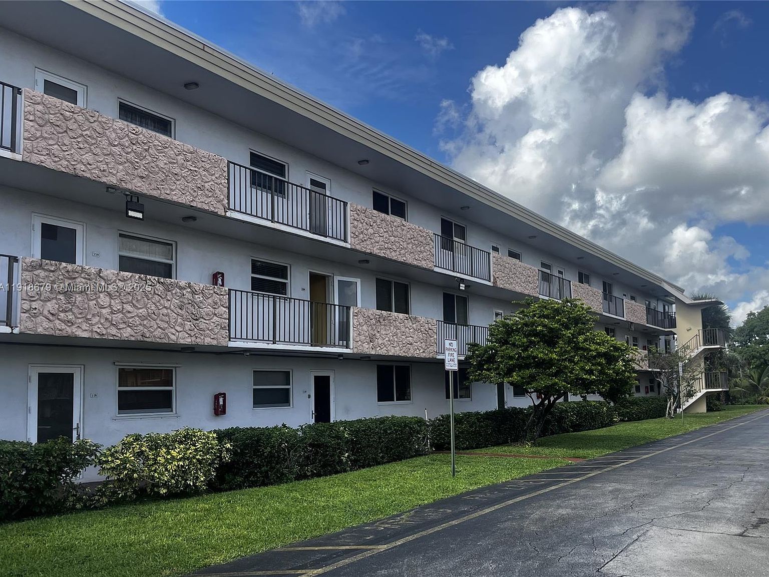 5985 Del Lago Cir APT 119 Sunrise, FL 33313 - Thumbnail 3