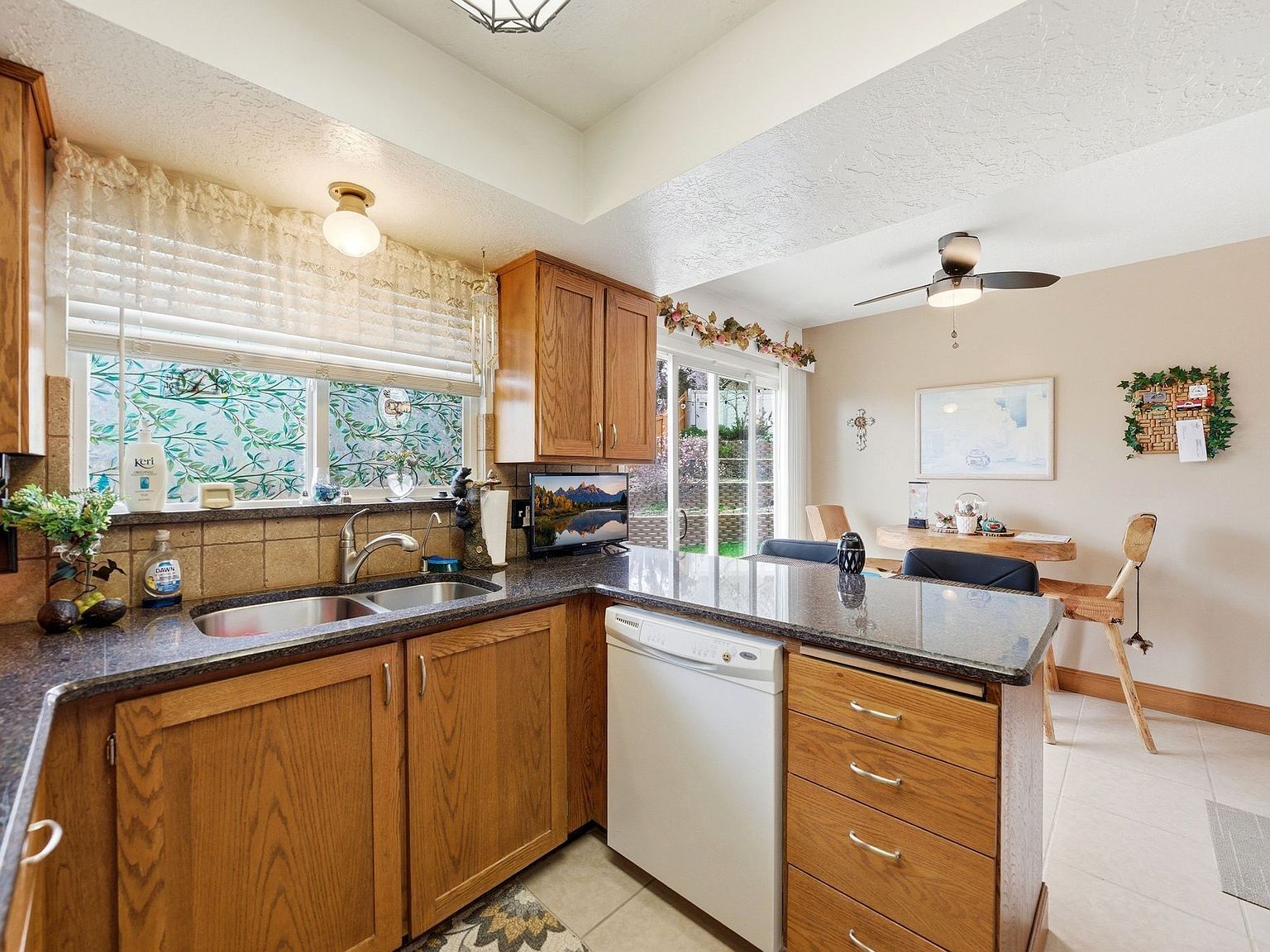 1582 N Emerald Dr Layton, UT 84040 - Thumbnail 3