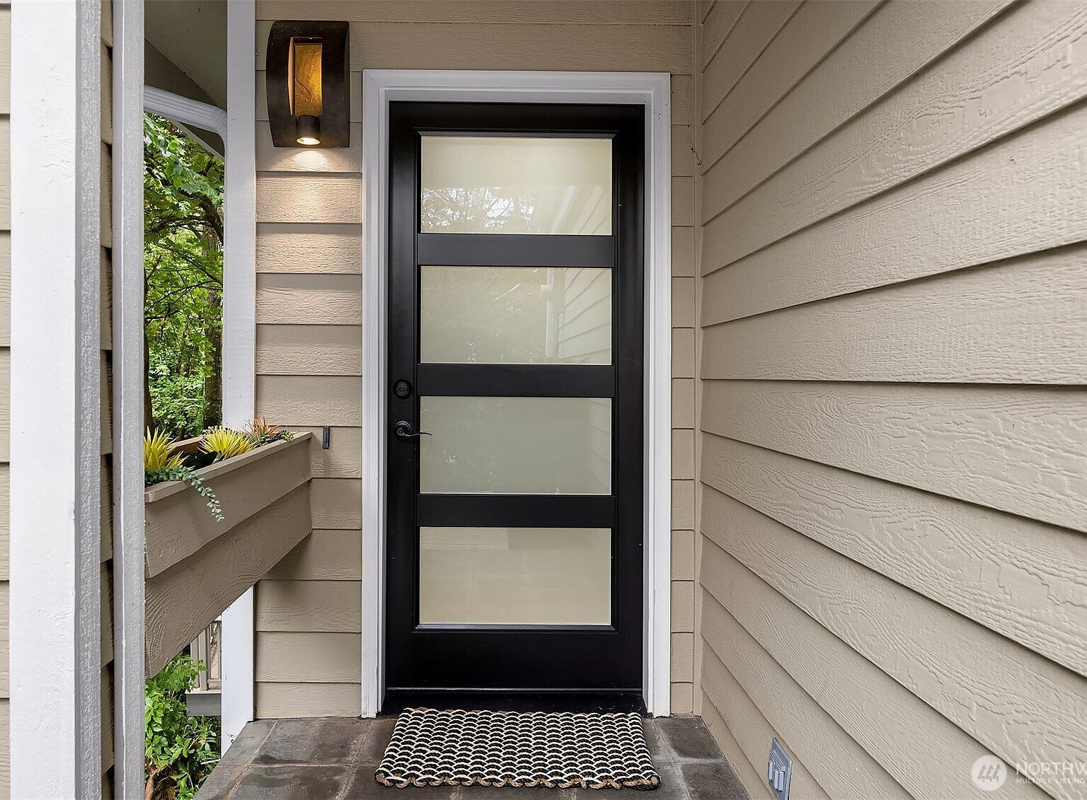 4423 Brygger Dr W Seattle, WA 98199 - Thumbnail 3