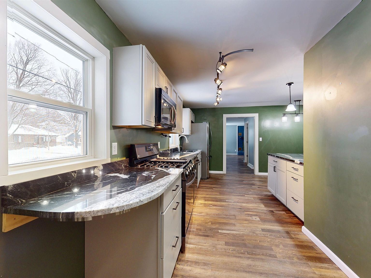 1913 W Ridge St Marquette, MI 49855 - Thumbnail 3