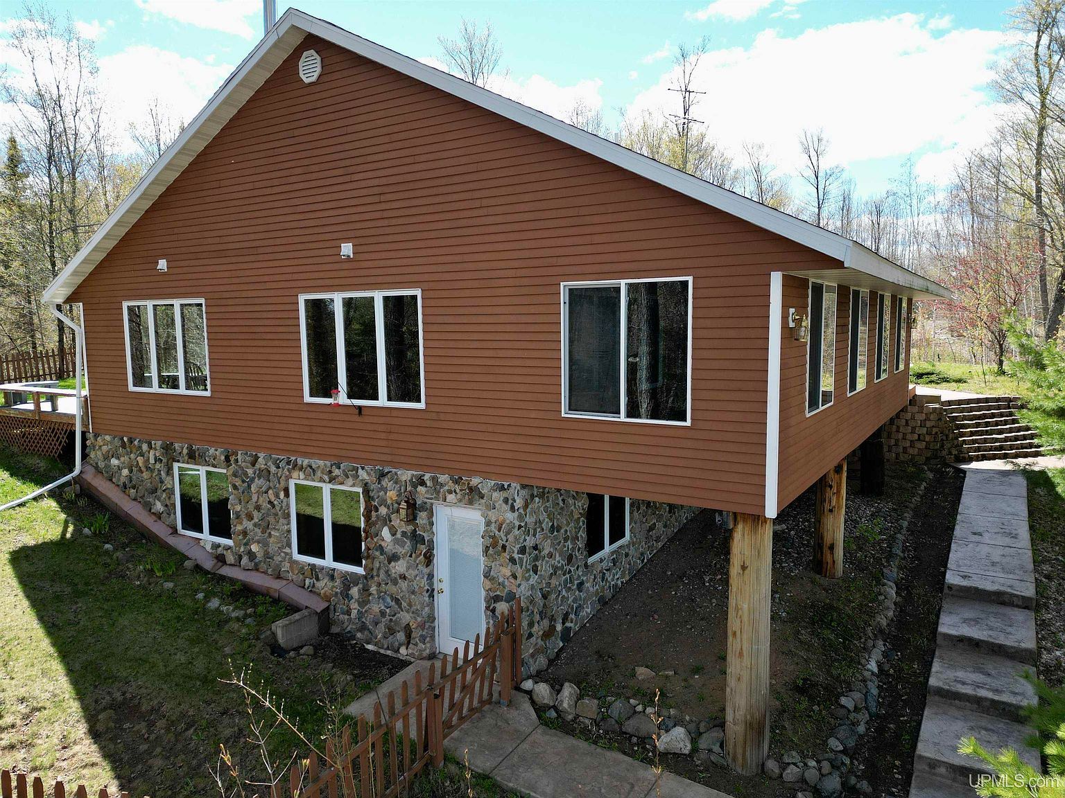 5152 Floating Bear Rd Republic, MI 49879 - Thumbnail 3