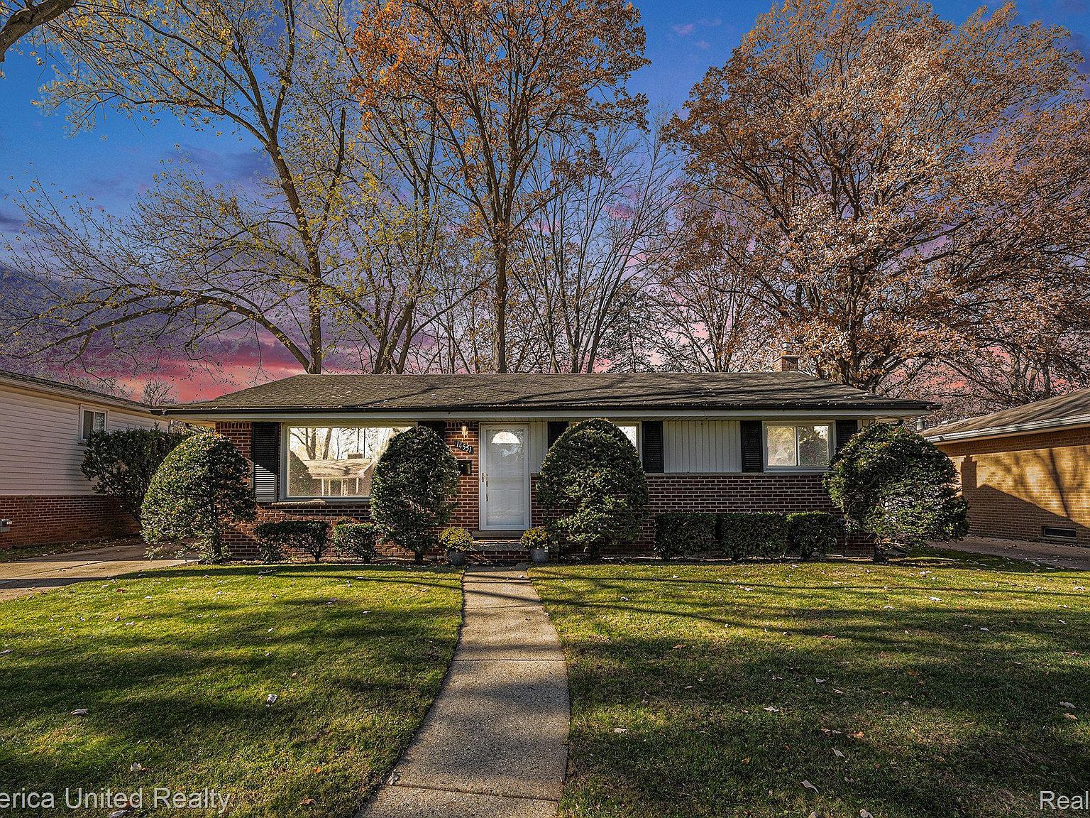 14551 Country Club Dr Livonia, MI 48154 - Thumbnail 3