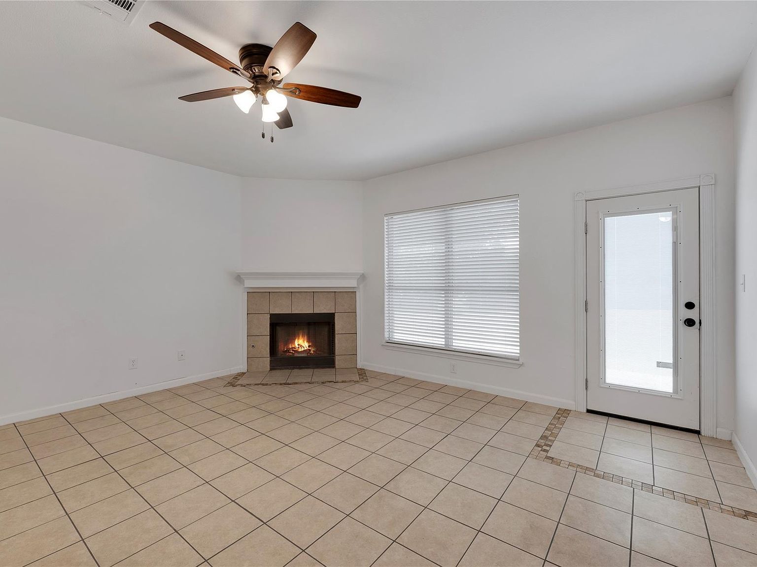 136 Shenandoah Trl Elgin, TX 78621 - Thumbnail 3