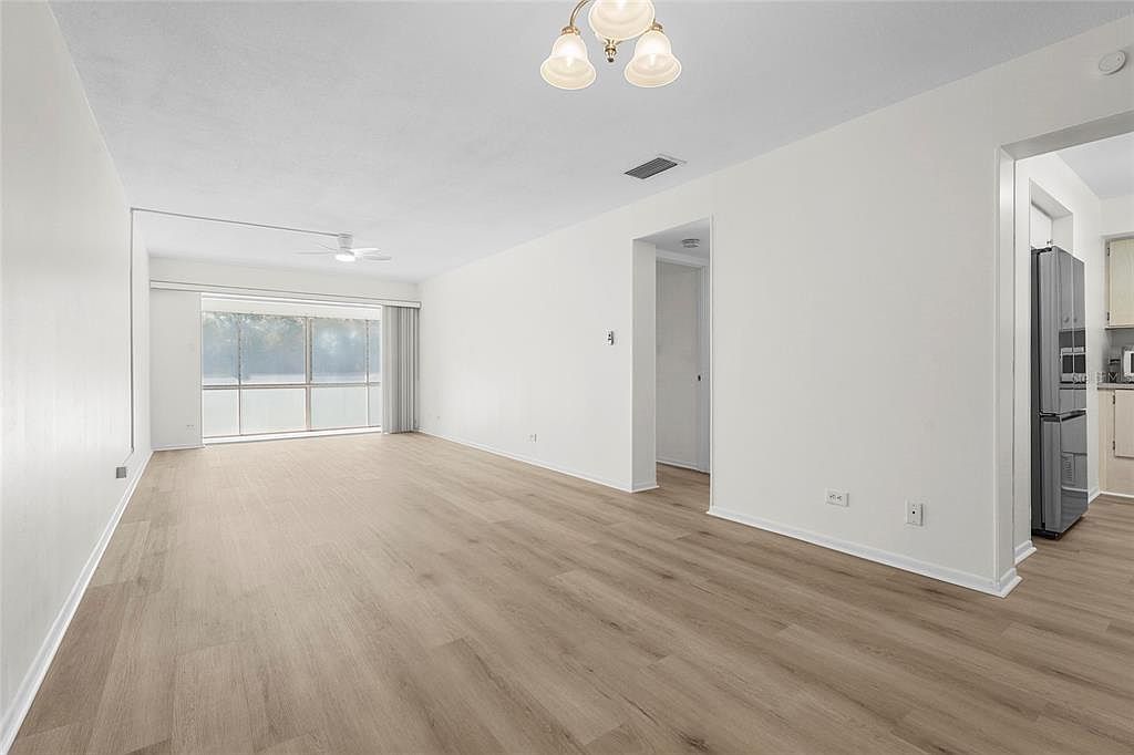 3950 Roxane Blvd APT 2B Sarasota, FL 34235 - Thumbnail 3