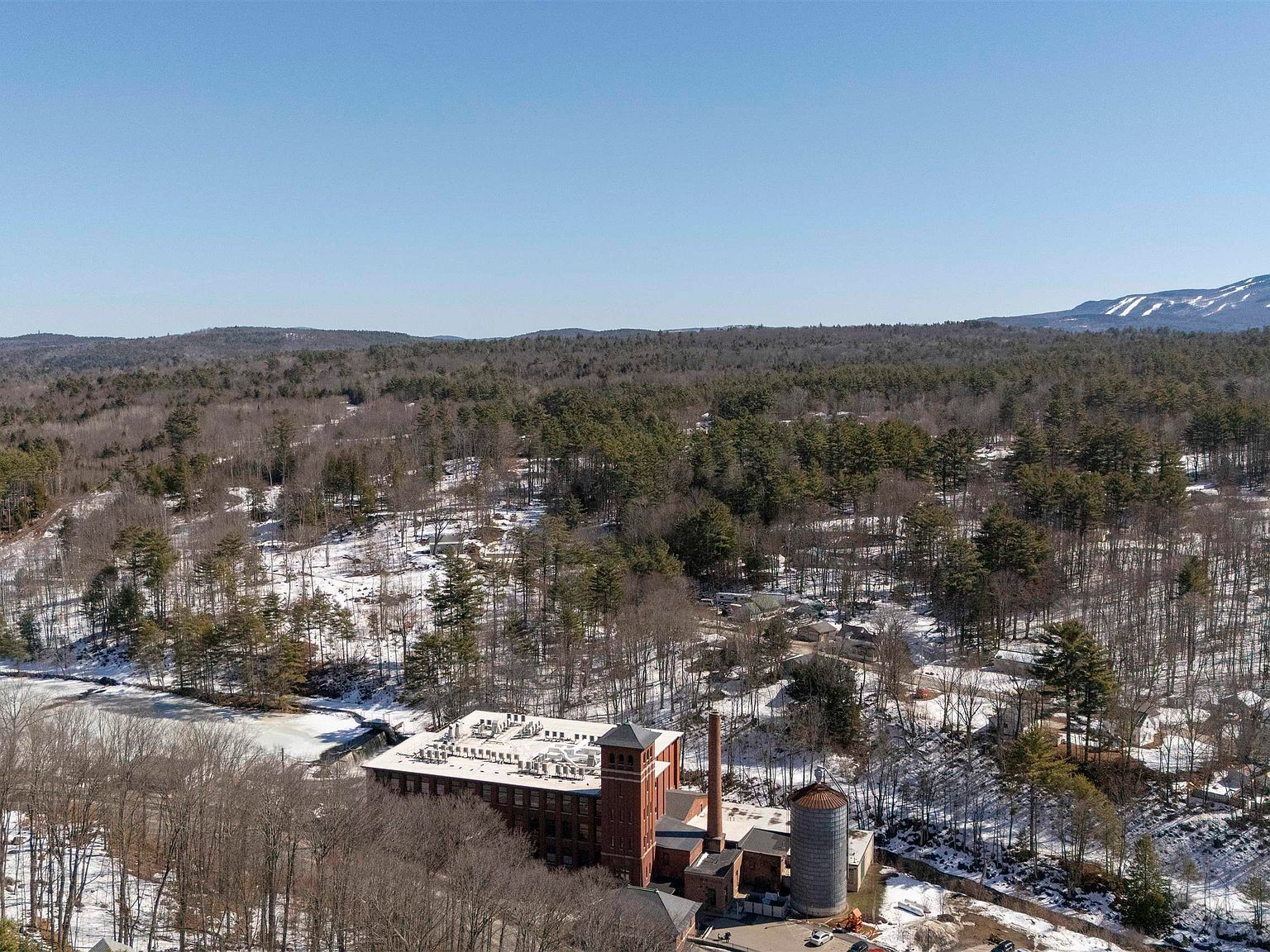 45 Parkview St Newport, NH 03773 - Thumbnail 3