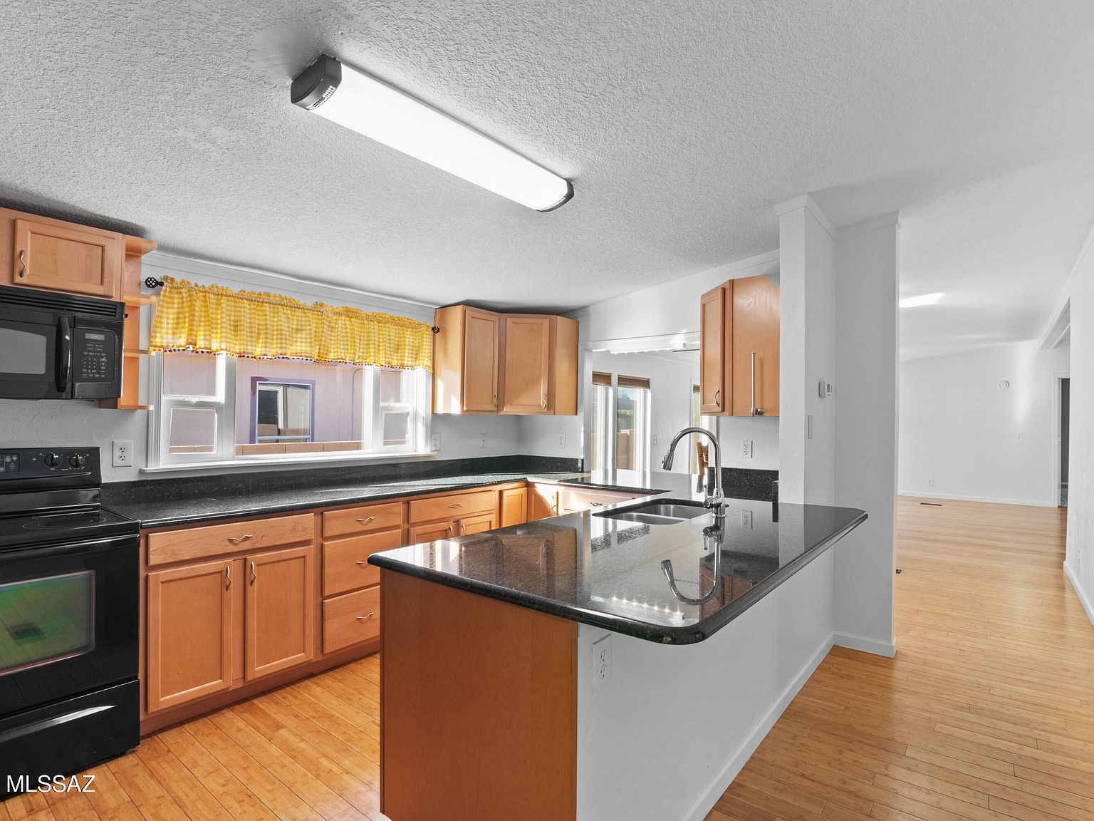 9011 N Valgrind Ln Tucson, AZ 85743 - Thumbnail 3