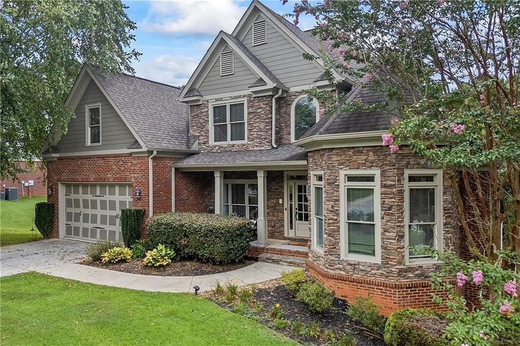 1030 Silver Thorne Dr Loganville, GA 30052 - Thumbnail 3