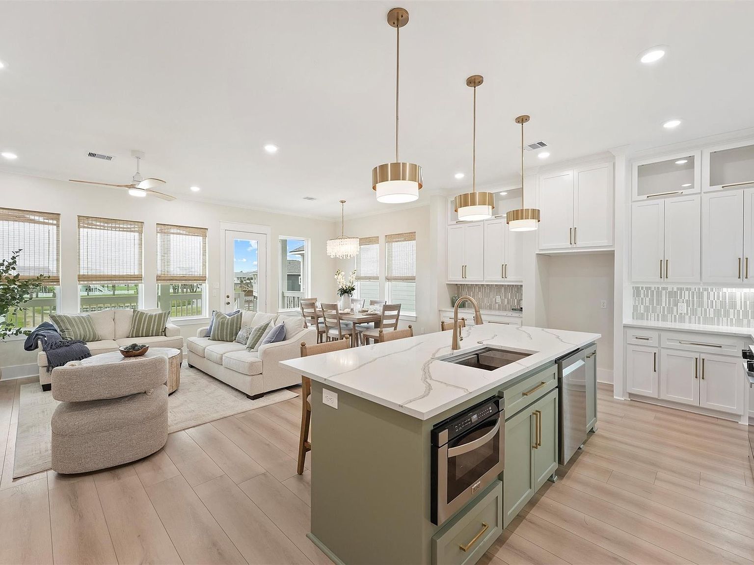 4046 Miramar Ct Galveston, TX 77554 - Thumbnail 3