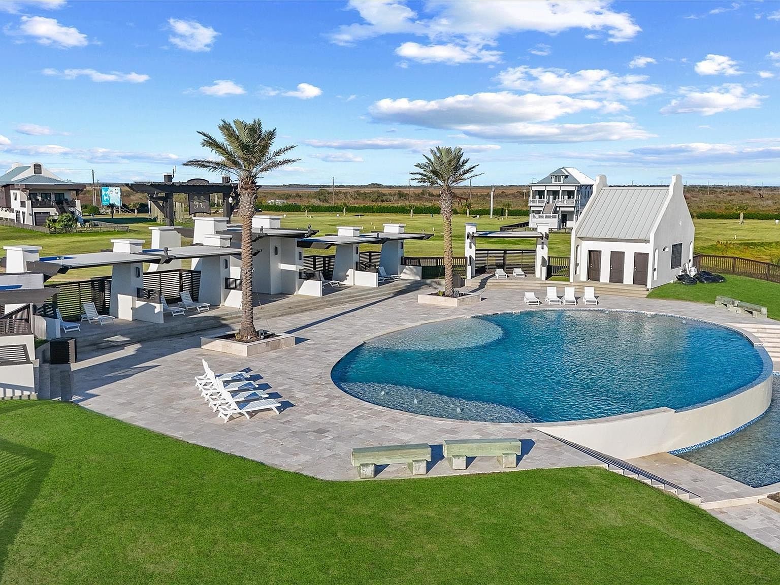 438 Seagrass Gilchrist, TX 77650 - Thumbnail 3