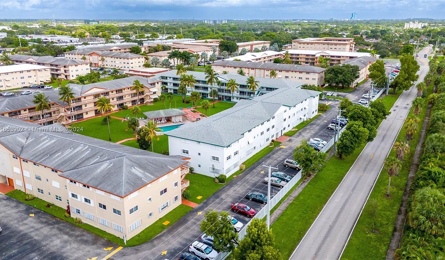 5300 Washington St APT J116 Hollywood, FL 33021 - Thumbnail 3