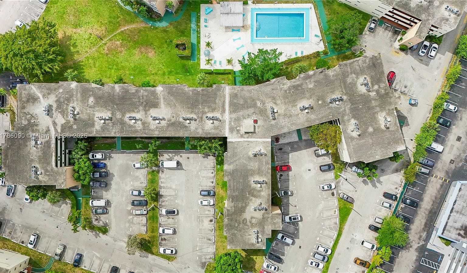 1680 NE 191st St APT 411-2 North Miami Beach, FL 33179 - Thumbnail 3