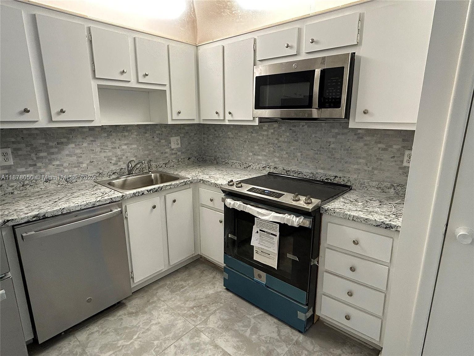 2061 NW 47th Ter APT 212 Lauderhill, FL 33313 - Thumbnail 3