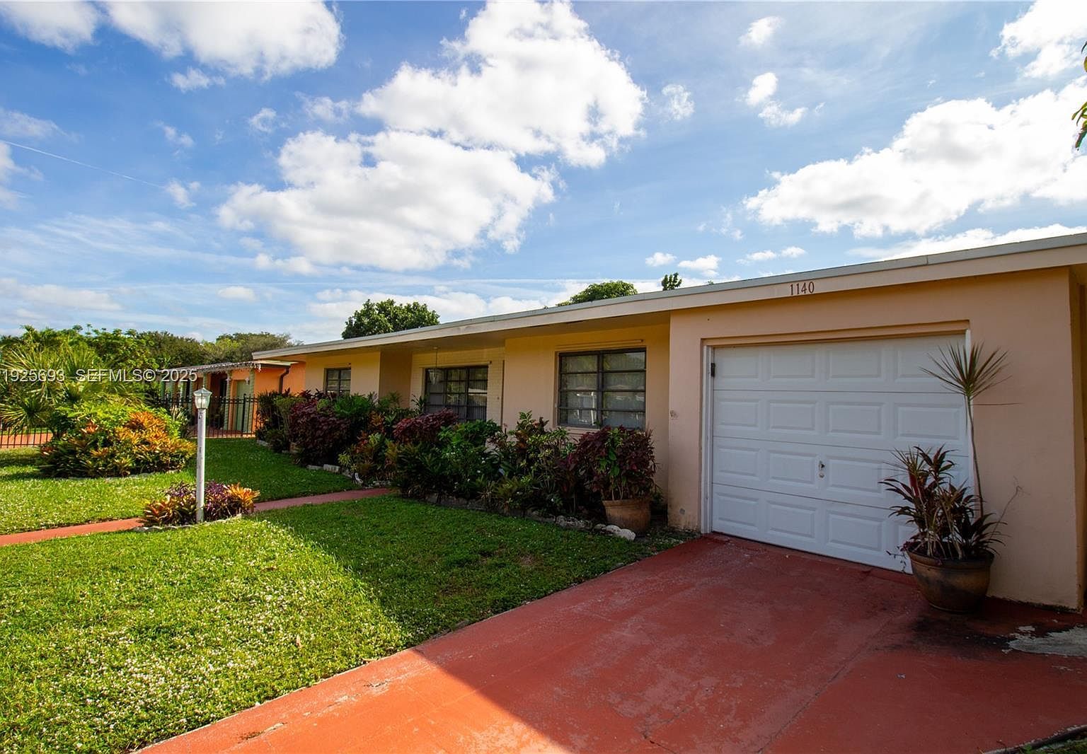 1140 NE 204th St Miami, FL 33179 - Thumbnail 3