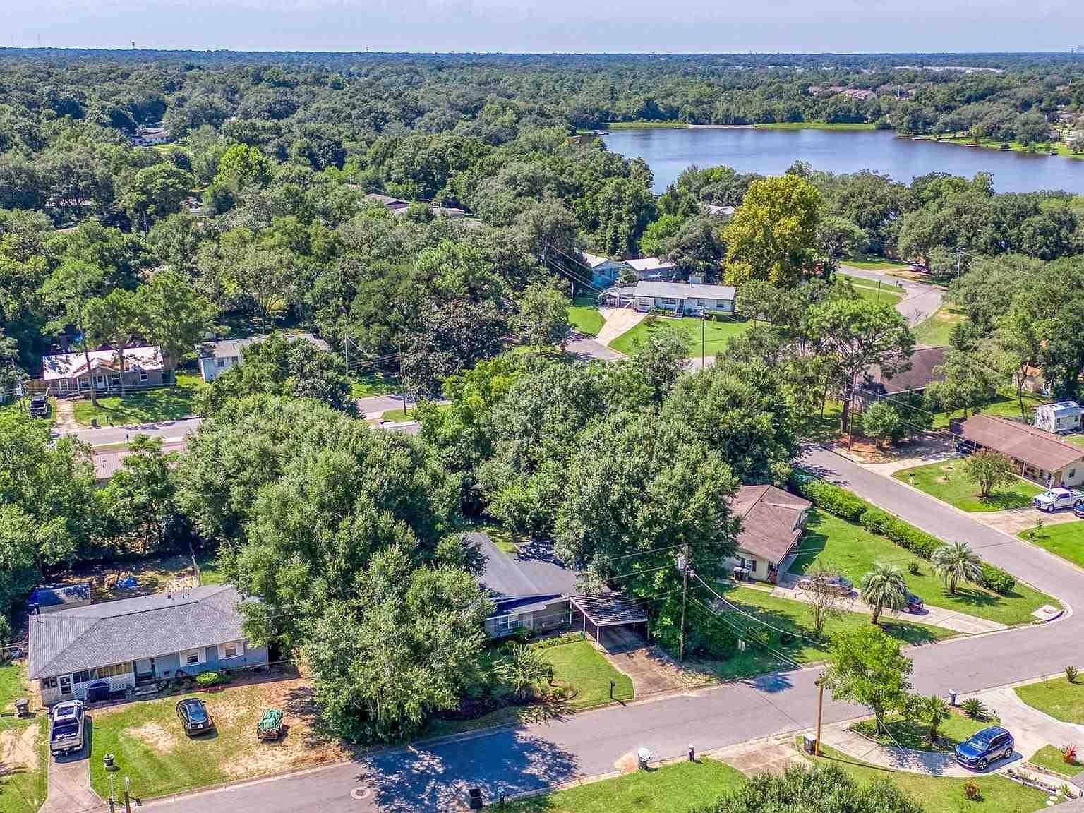 921 Lagoon Dr Pensacola, FL 32505 - Thumbnail 3