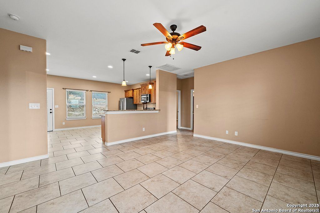 220 Cody Ct Canyon Lake, TX 78133 - Thumbnail 3