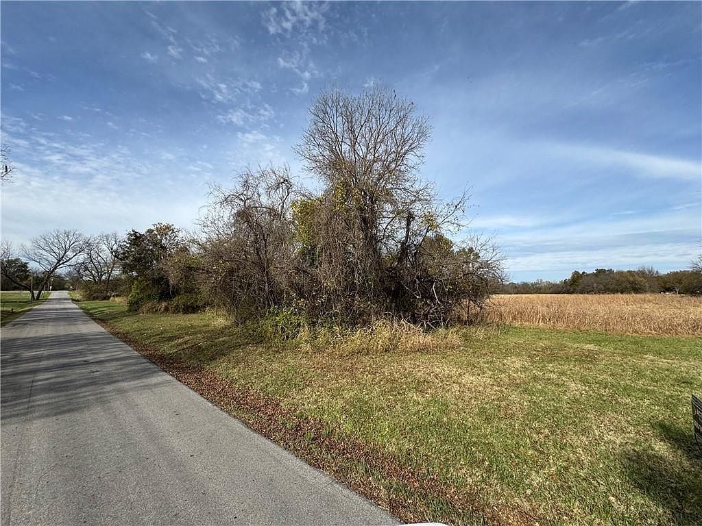 S Water St Clinton, MO 64735 - Thumbnail 3