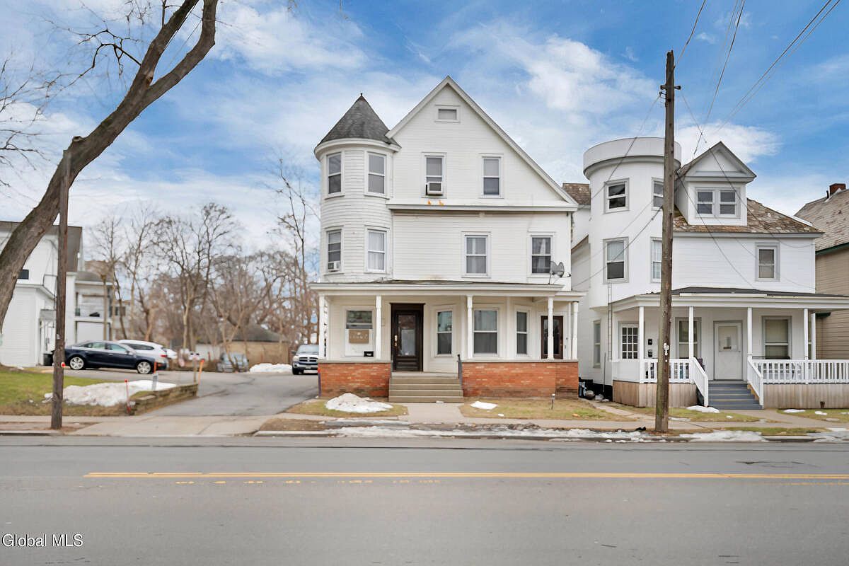 920 McClellan St Schenectady, NY 12309 - Thumbnail 3