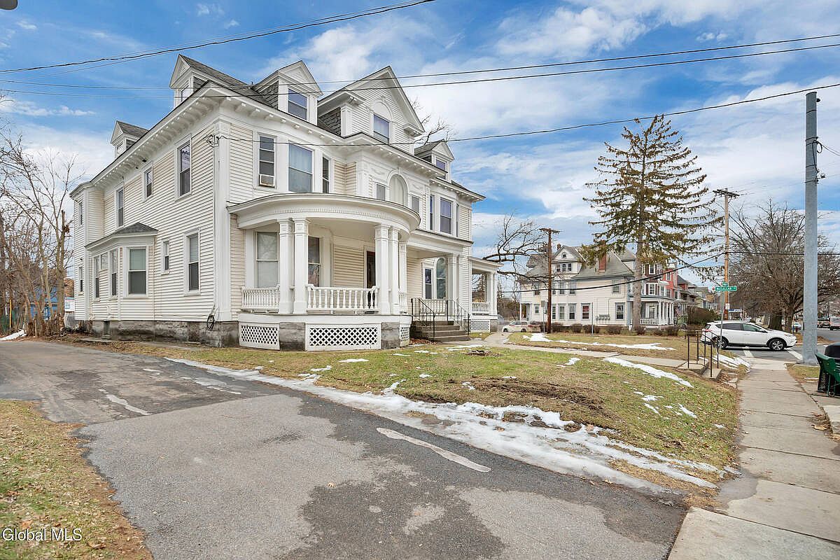 1502 Union St Schenectady, NY 12309 - Thumbnail 3