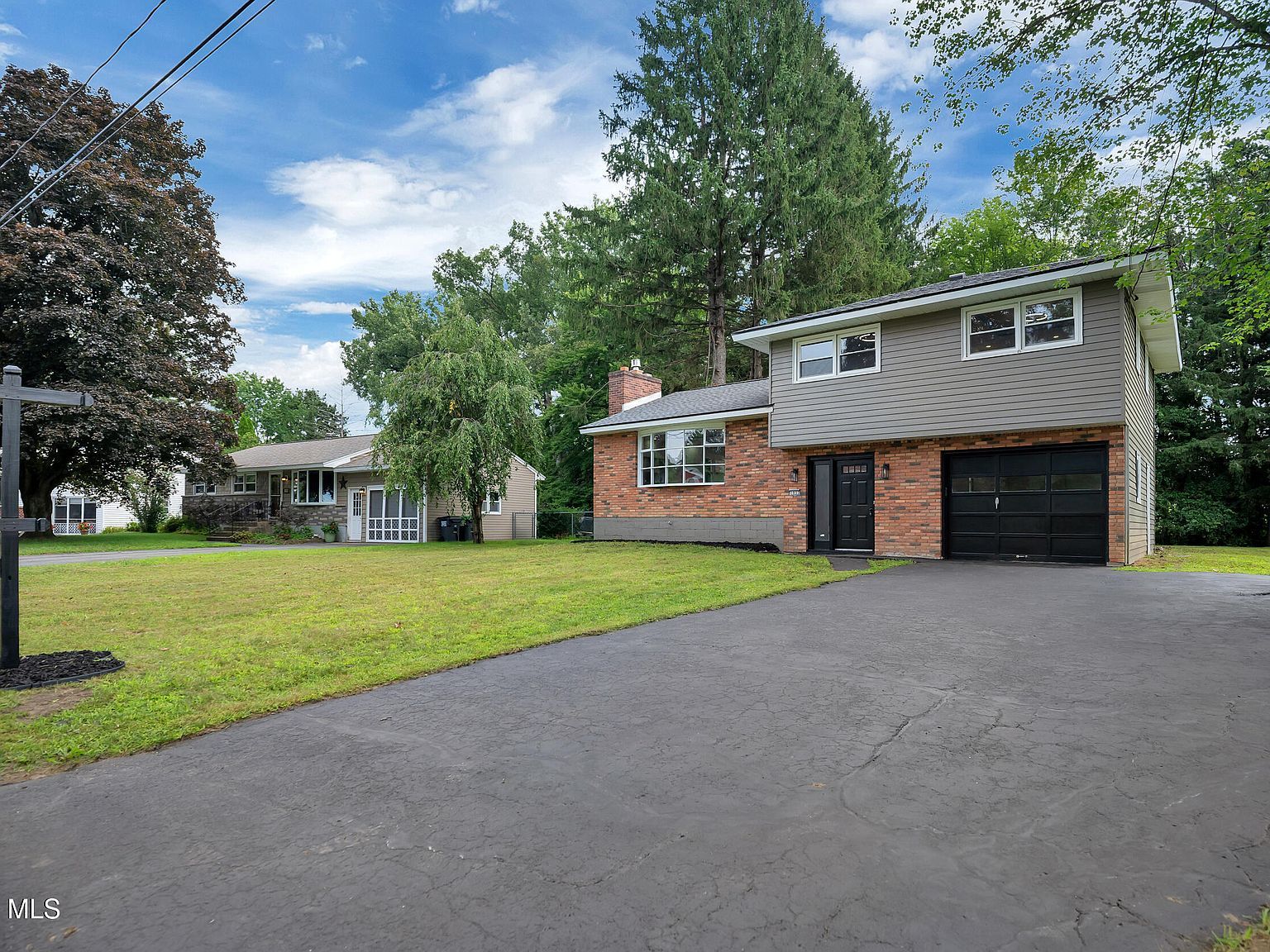1032 Saint Jude Dr Schenectady, NY 12303 - Thumbnail 3