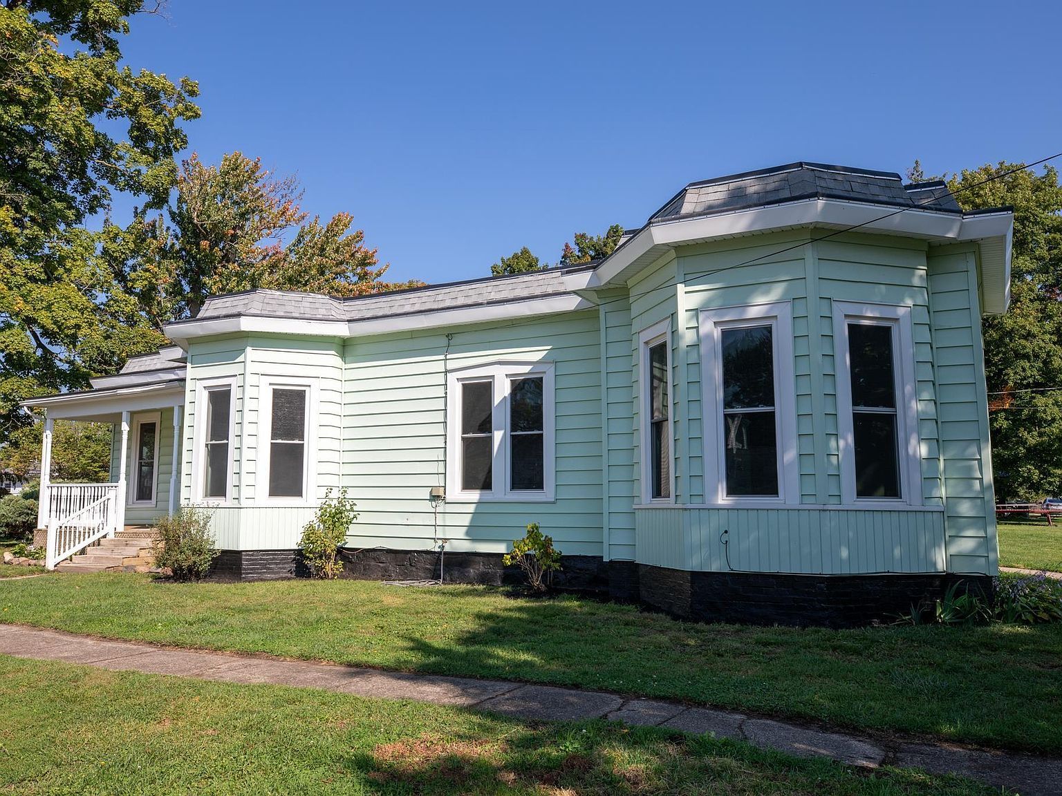 301 E North St Bourbon, IN 46504 - Thumbnail 3