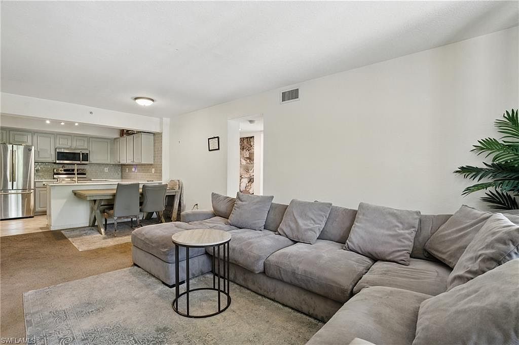 4109 Residence Dr APT 515 Fort Myers, FL 33901 - Thumbnail 3