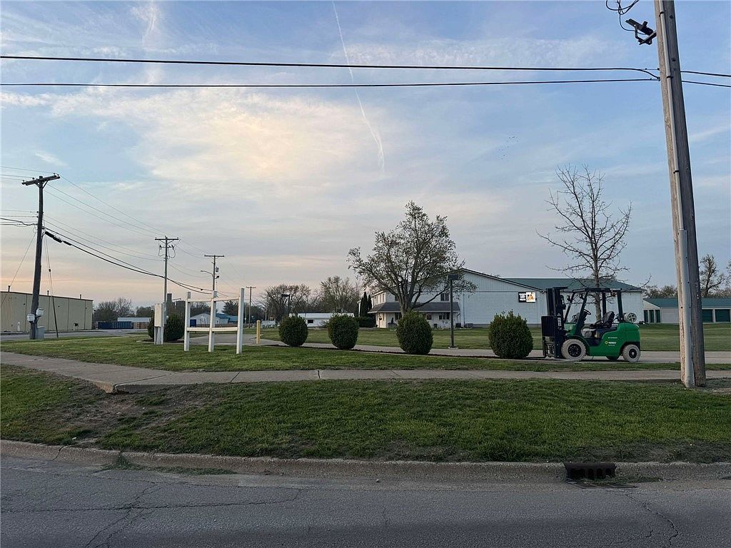 709 W Jasper St Paris, IL 61944 - Thumbnail 3